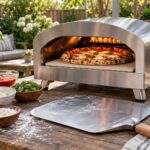 Pizza aus dem holzbefeuerten Gartenofen